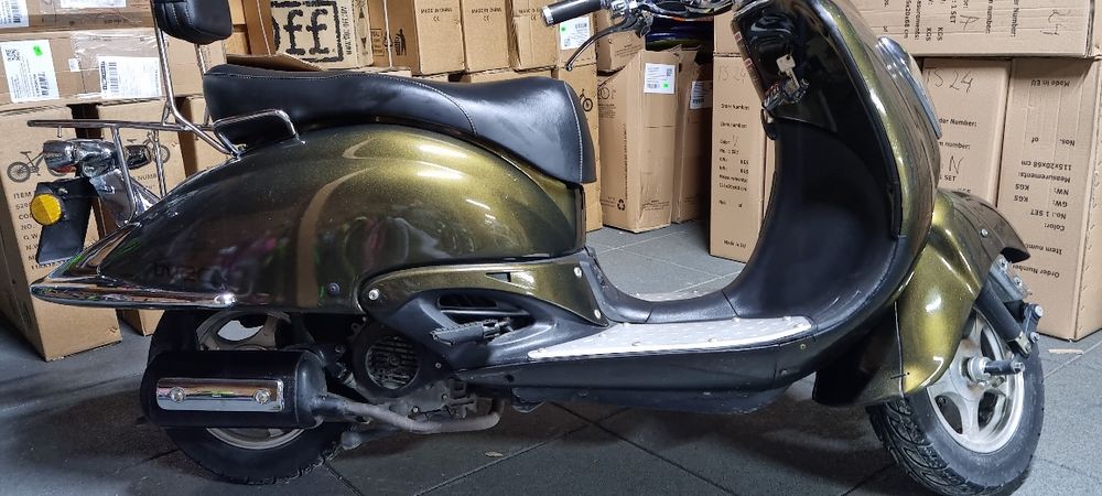 Scuter pe  Benzina clasic!!