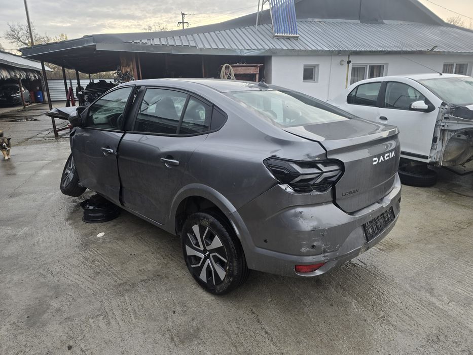 Dacia Logan 10/2024 1.0 TCE 9000 km inmatriculat RO garantie 2027
