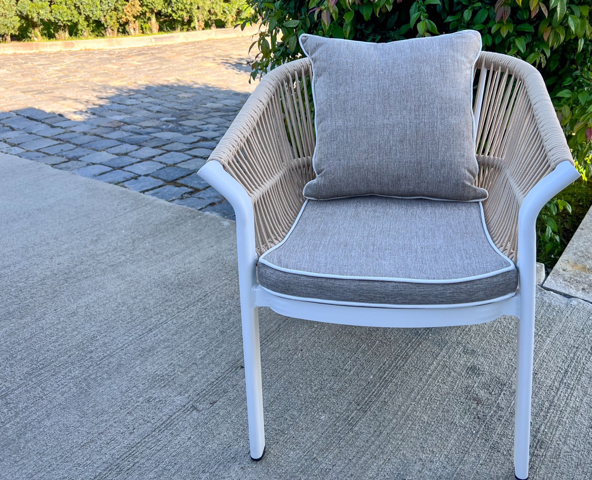 Mobilier Elegant terasa - Diferite mese și scaune din aluminiu