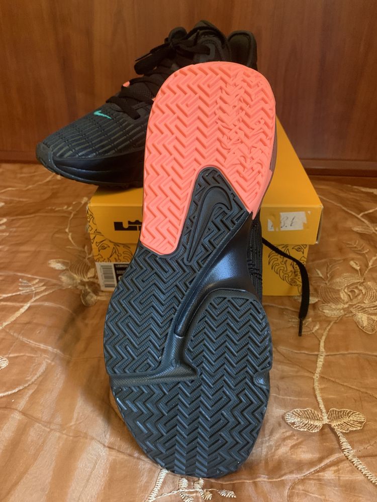 Кроссовки LEBRON witness vi