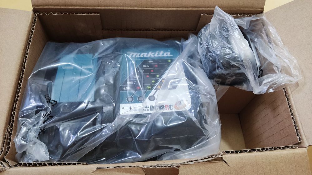 Încărcător + acumulator Makita baterie