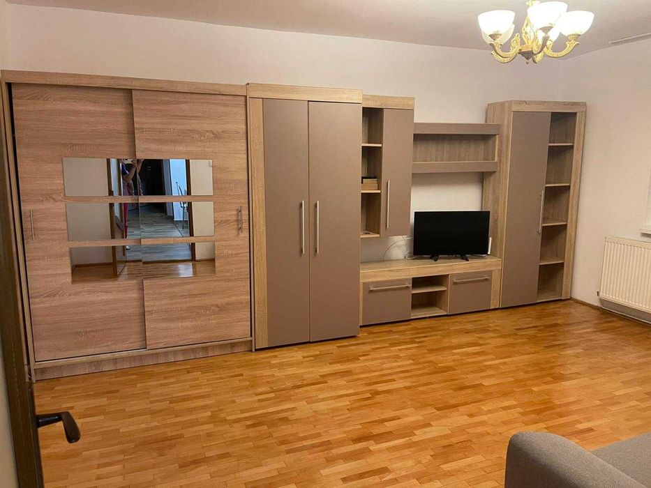 Inchiriez apartament 2 camere, Plopilor, 650 Euro