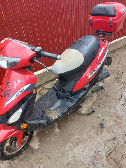 Se vinde scuter de 49cc in 4t