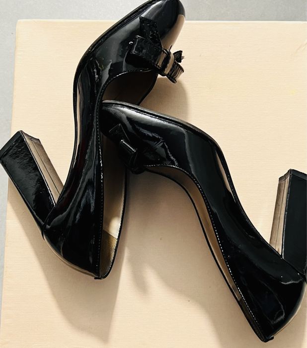 Pantofi de piele lacuita