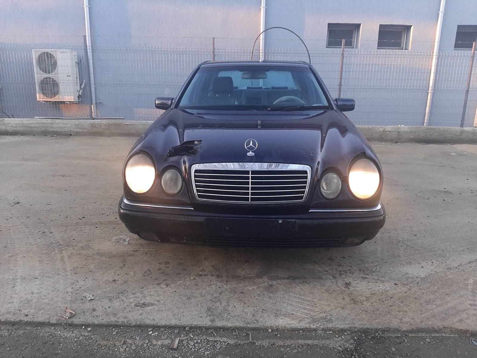 Mercedes E 2.5TD 150к.с