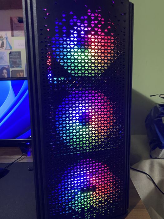 Vând pc gaming  aproape nou