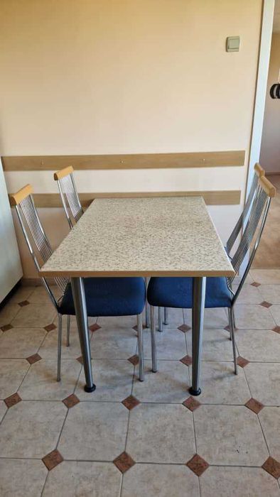 Кухненска маса с 4 стола