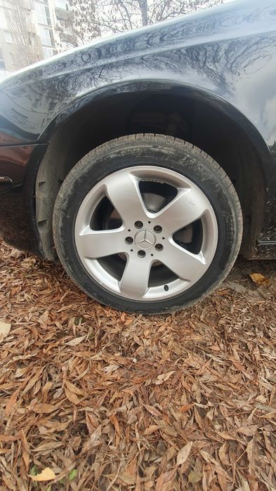 Оригинални джанти за мерцеде 17 ки  с гумите.