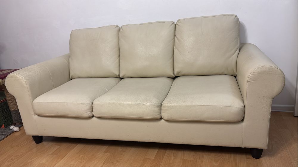 Диван Икеа, молочного цвета, кожзам, б/у
