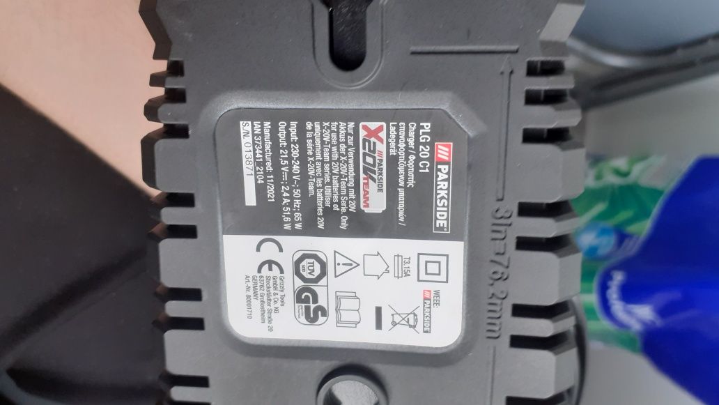 Vând incarcator acumulatori Parkside 12V și 20V