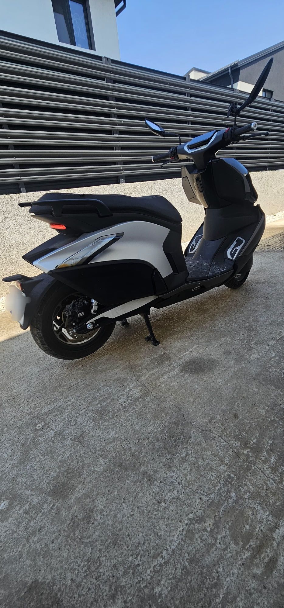 Scuter electric CF Moto Zeeho AE8S+ '24

CFMOTO ZEEHO AE8S+ '24