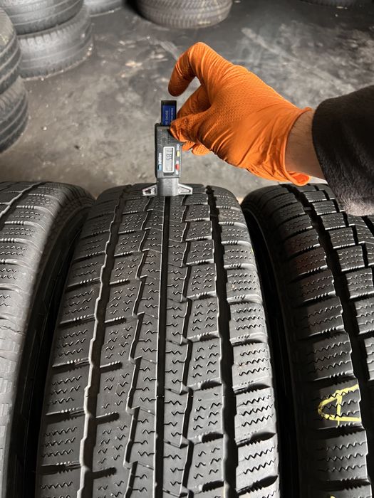 4 anvelope iarna ca NOI 215/70/15 C , Hankook !