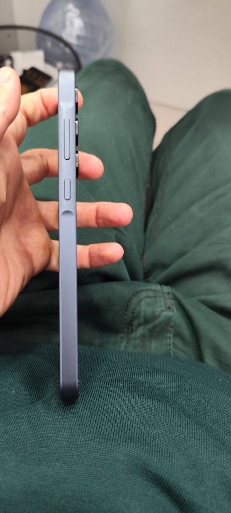 Samsung A35.  Yangidek