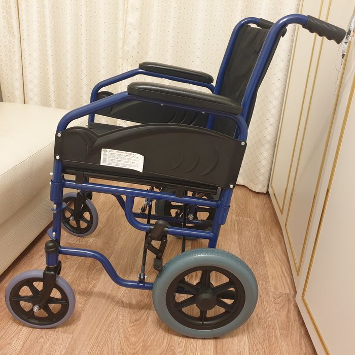Продам  новую инвалидную коляску