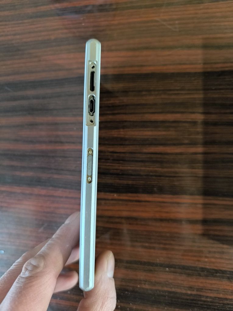 Sony Xperia Z1 запазен!