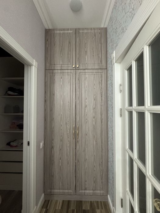 Двухдверный шкаф