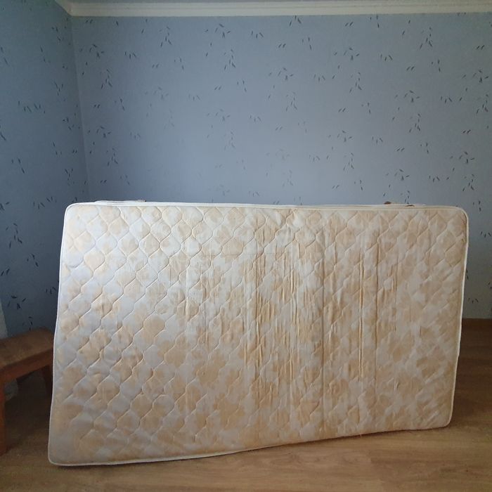 Продам матрас  120×200 размера б.у  2 шт каждый за 10000
