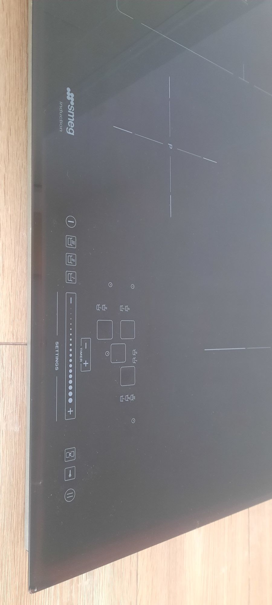 Smeg mod 581B Индукционен Керамичен плот 7.4kw 77/51ст