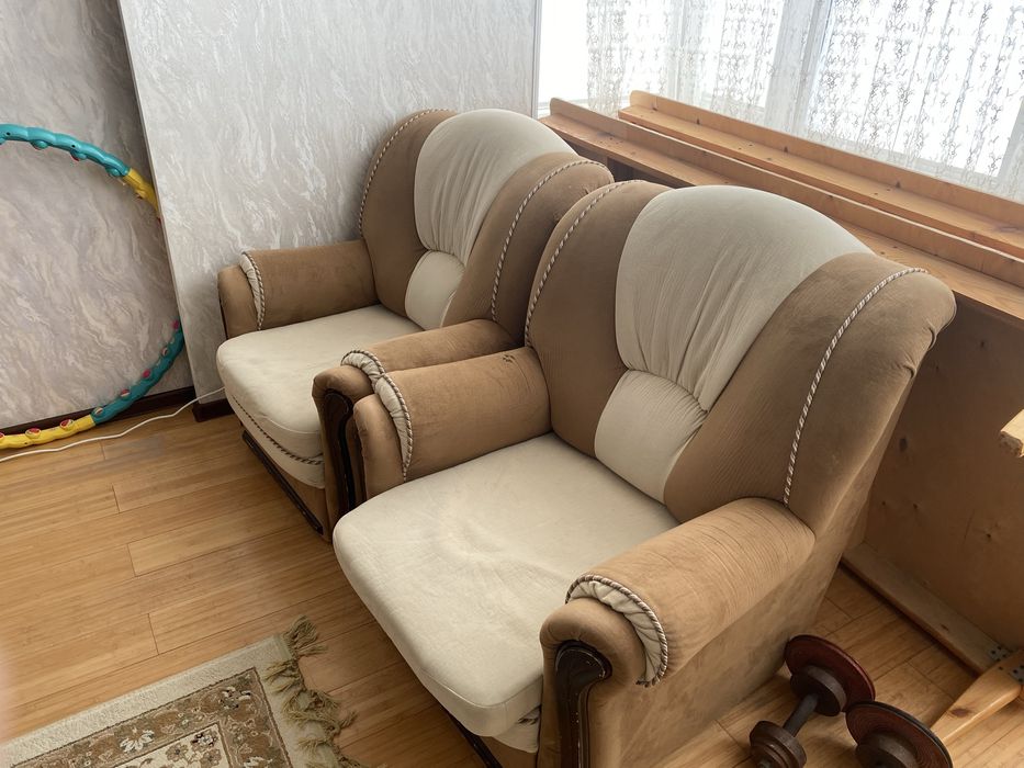 Два кресла в хорошем состоянии. Каждый по 20 тысяч тенге