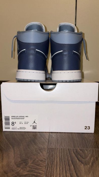 Nike Air Jordan 1 Mid 

NI