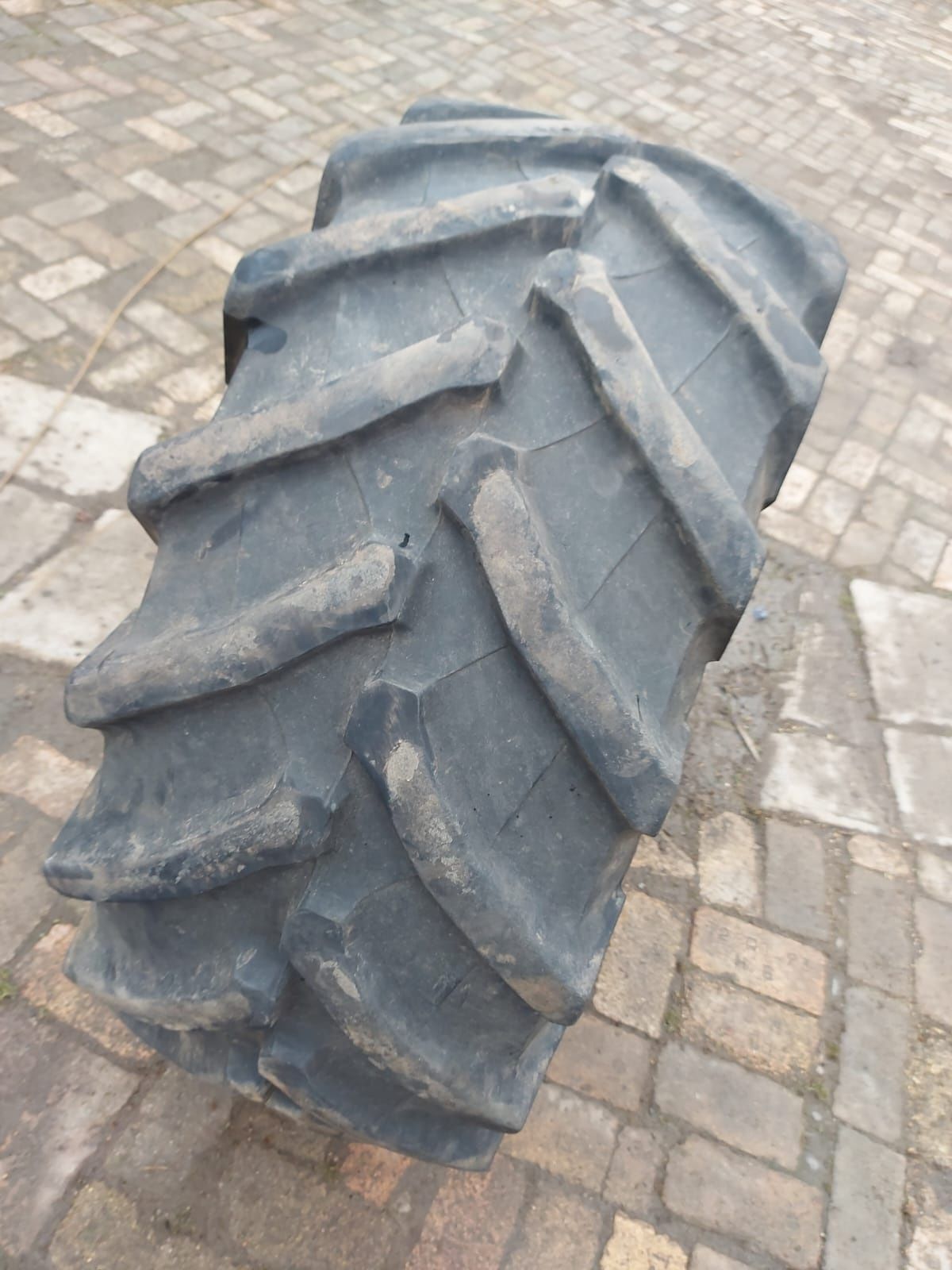 O bucată 480/65 R24 Trelleborg TM 800