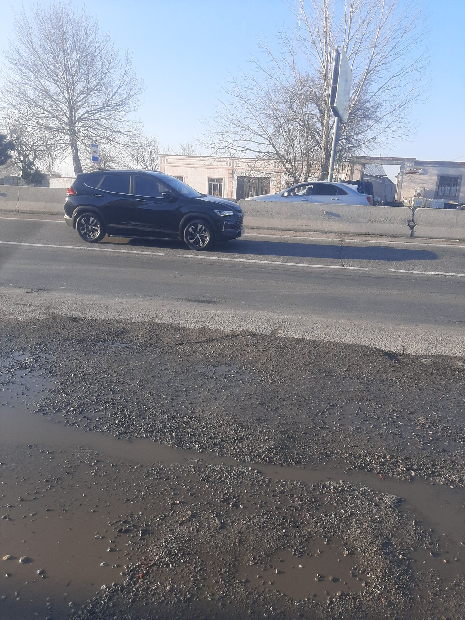 Жомбой  м 39 трасса ёнида хохлаган бизнес учун жой сотилади