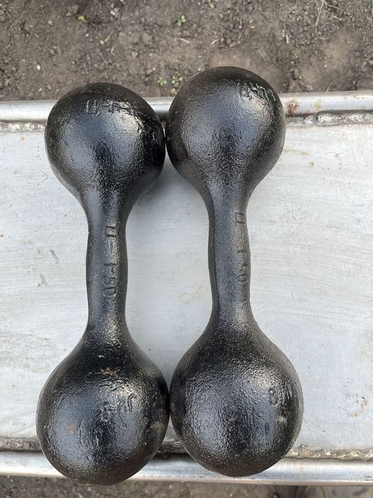 Продам гантели 8кг