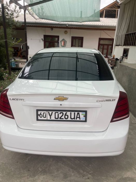 Lacetti 2011 srochna sotiladi
