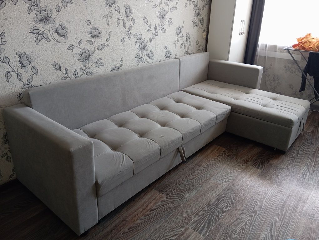 Продам угловой диван 285×70 см