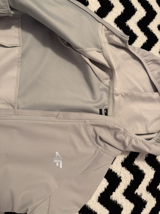 Softshell anti vant 4F marimea xs