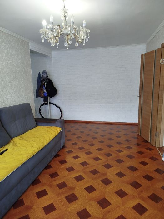 Продам недорого 4х комн кв в центре города