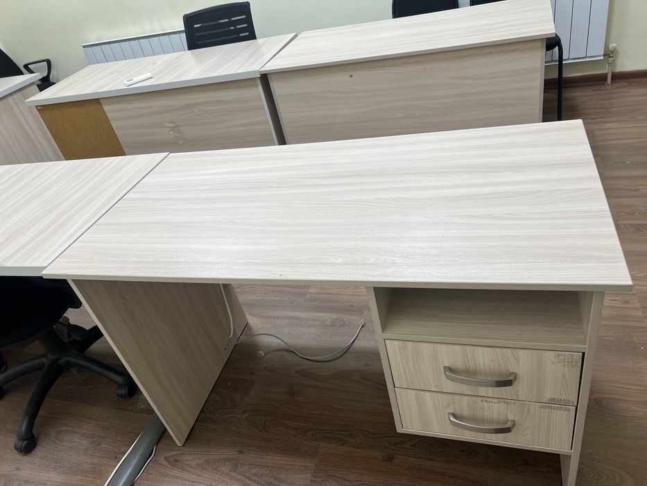 Срочно продам столы офисные