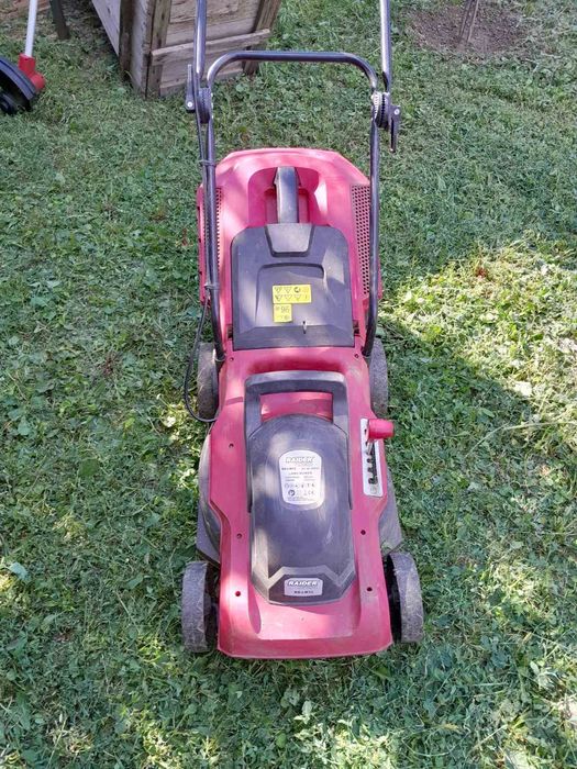 Продавам електрическа косачка и тример общо за 120 лв.