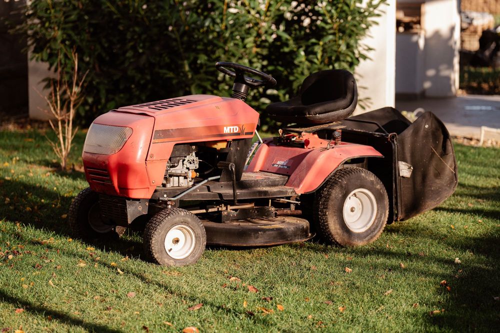 Tractoraș de tuns gazon MTD – stare foarte bună, gata de lucru!