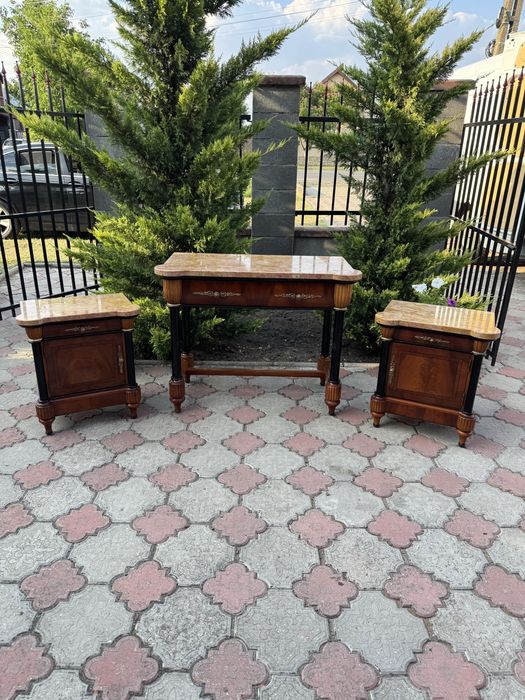 Comodă - masa de scris din lemn masiv, cu blat marmură