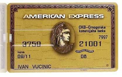 USB памет с форма на кредитна карта и ключодържател за портфейл