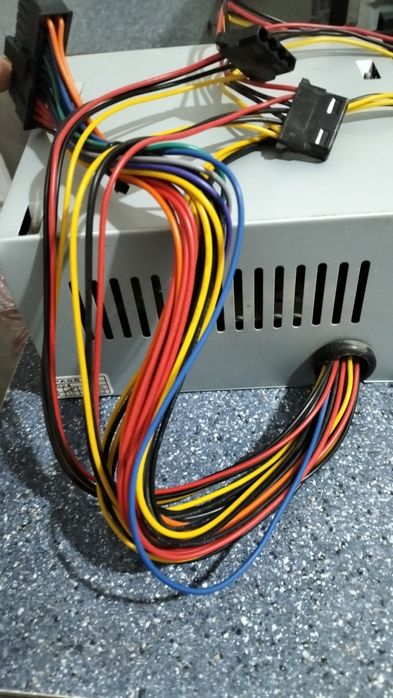 Pitaniya 500W yangi!