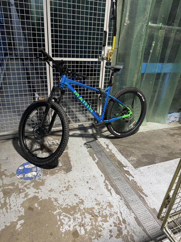 Vand bicicleta marca Marin mai multe detali pa telefon