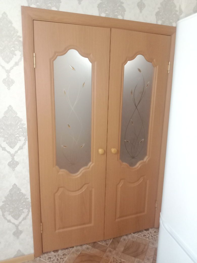 Продам межкомнатные двери с коробкой,обноличкой