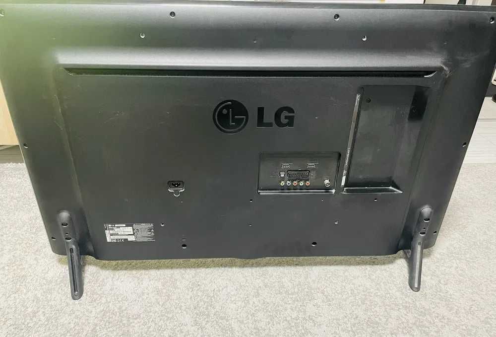 Televizor LED LG 107 cm / garantie + suport perete