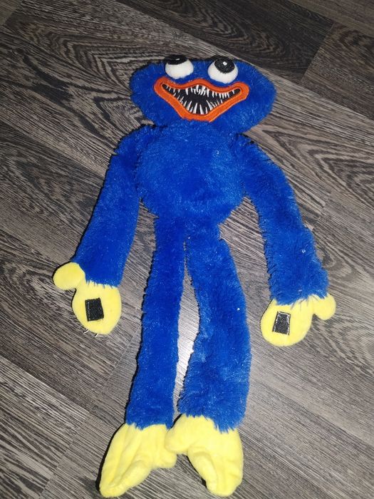 Pluș huggy wuggy.