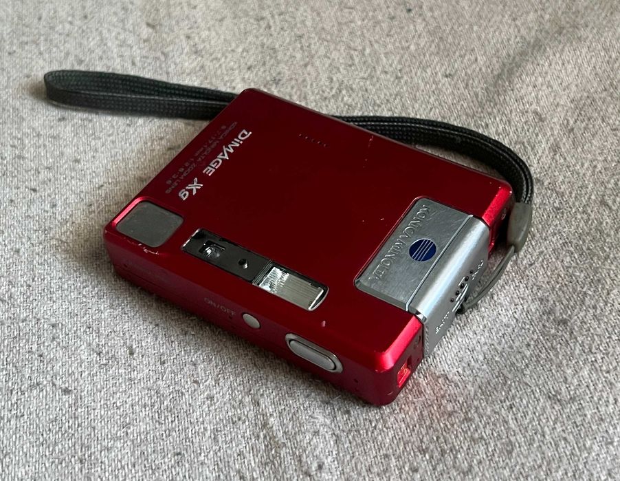 Konica Minolta Dimage Xg rosu 3 2MP aparat rar cu defect