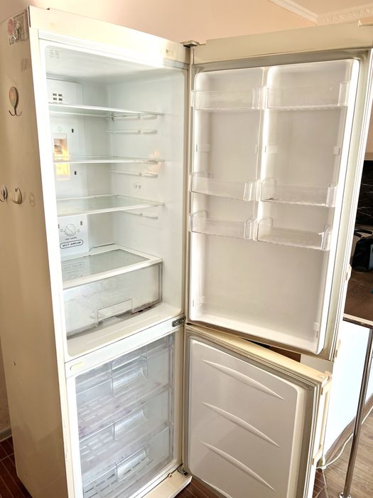 Продам Холодильник LG