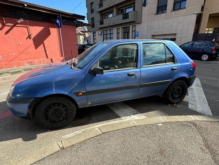 Vând Ford Fiesta 1.3 Benzina din 2001