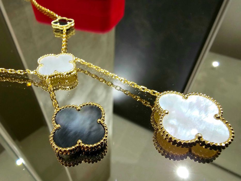 Van Cleef & Arpels VCA Gold 6 Magic Mother Onyx Alhambra Дамско Колие