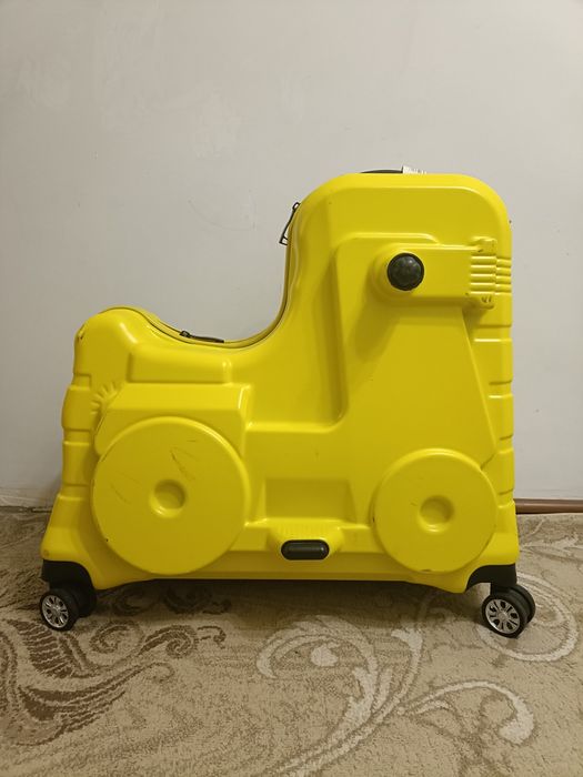 Детский чемодан.