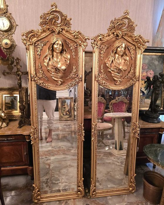 Pereche de oglinzi stilul art-nouveau.