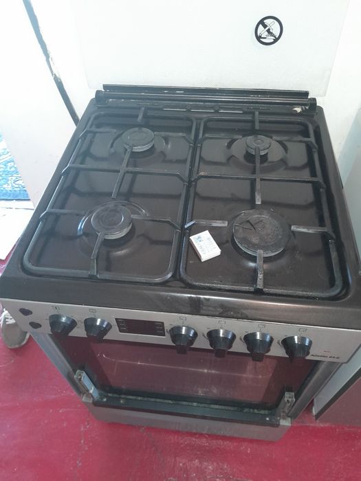 Газ плита барлық көзі жанады