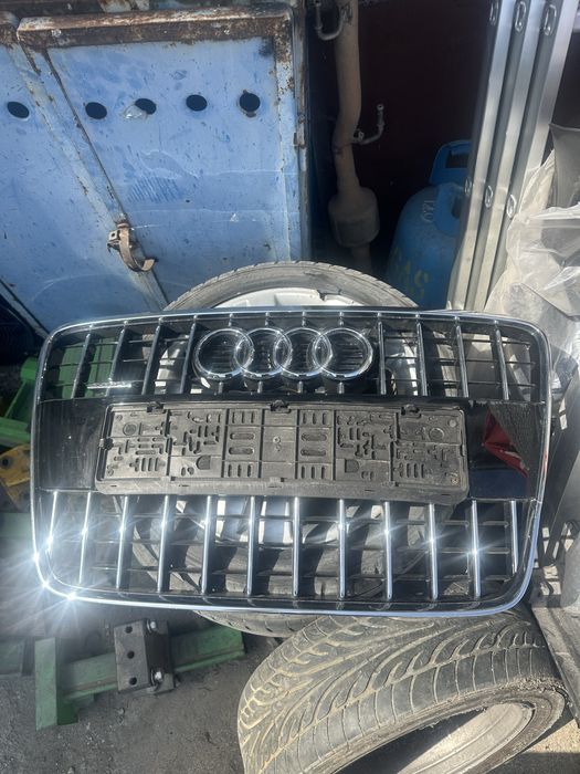 Audi Q7 10-15г предна Маска Оригинална