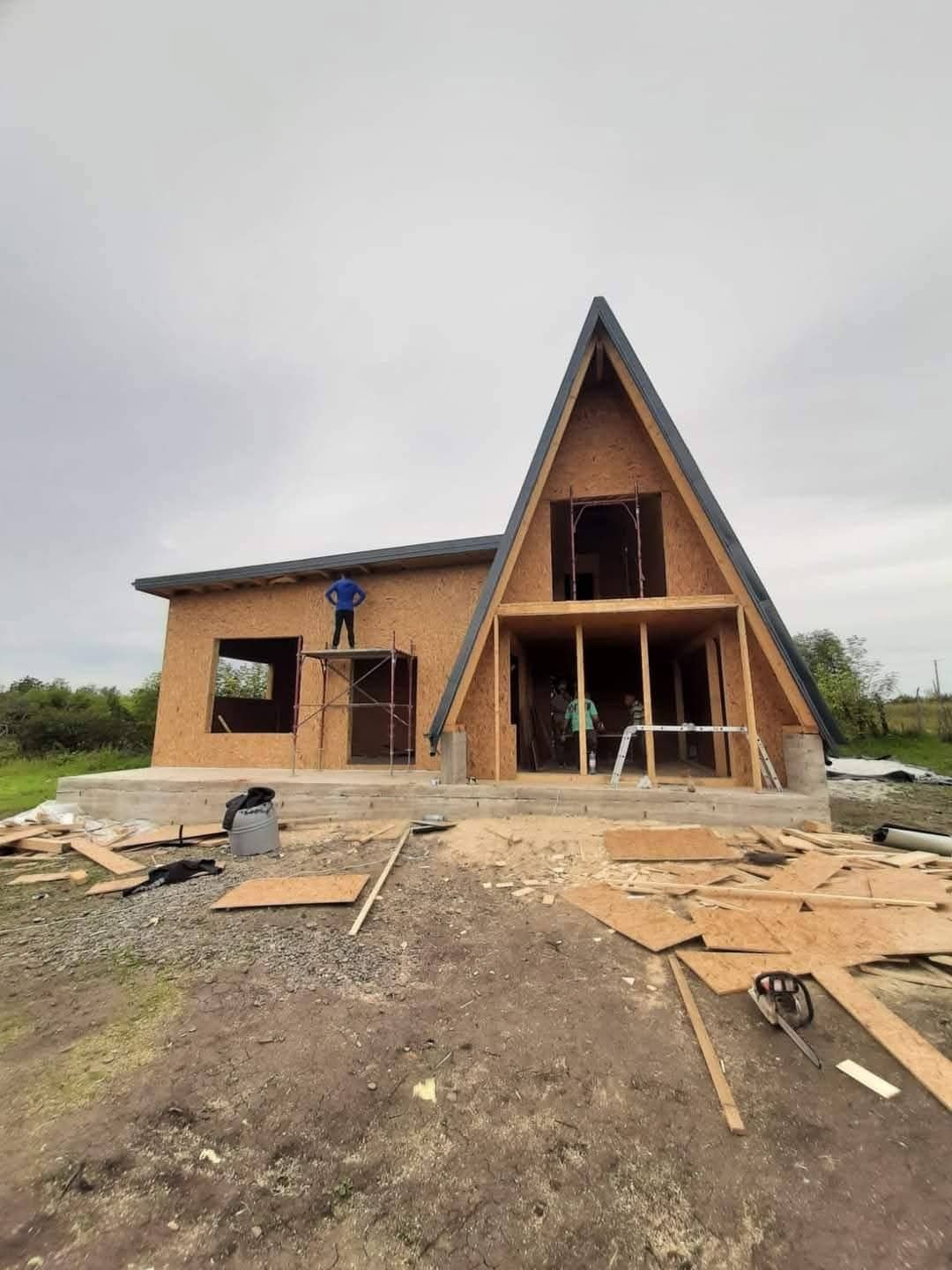 Case si cabane din lemn stil A-Frame